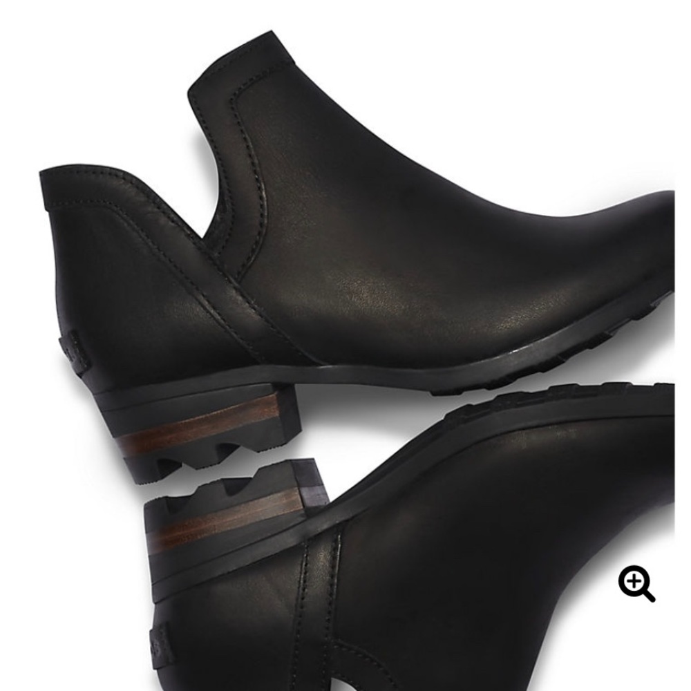 Sorels Lola cut-out bootie